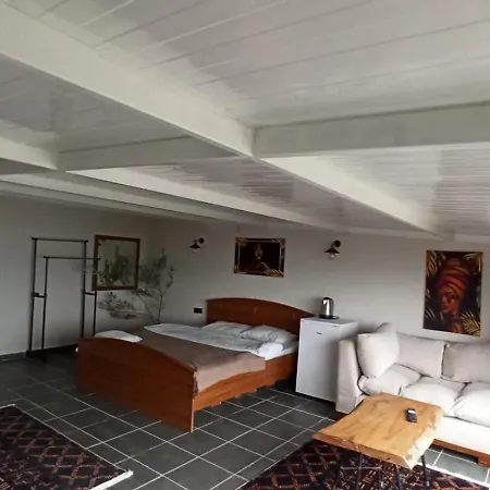 Goelyaka Bed & Breakfast *