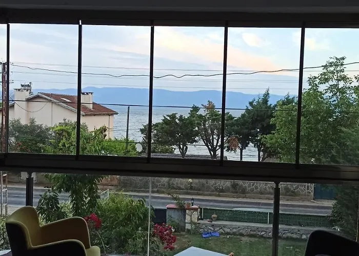 Frühstückspension Goelyaka 3*