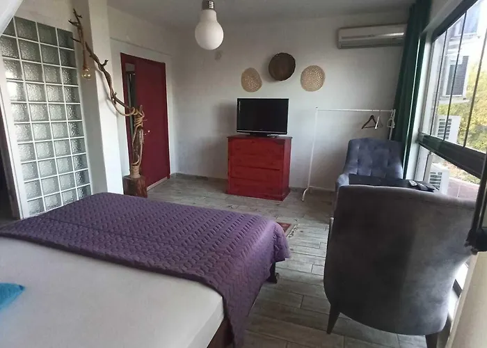 Frühstückspension Goelyaka 3*